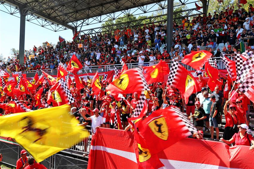Fans Ferrari flags